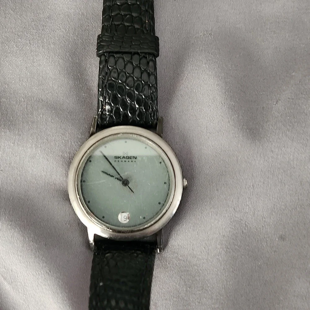 Skagen Denmark Men Watch Silver Tone Blue Dial Date Black Leather Strap 105LSLB